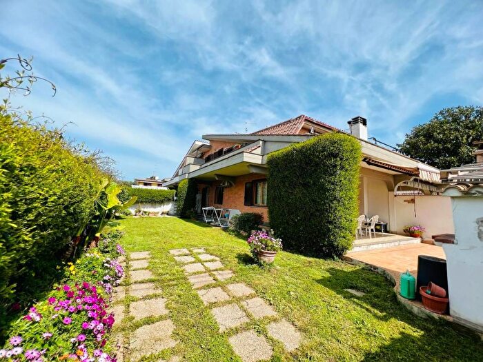 Casa con 5 locali in vendita in Via Mar di Bering, Torvaianica Alta, Pomezia