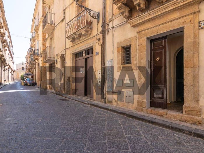 Appartamento con 5 locali in vendita in Centro, Caltagirone