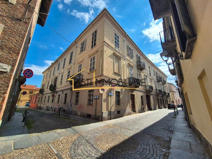 Appartamento con 5 locali in vendita in Via Settembre, Centro Storico, Asti