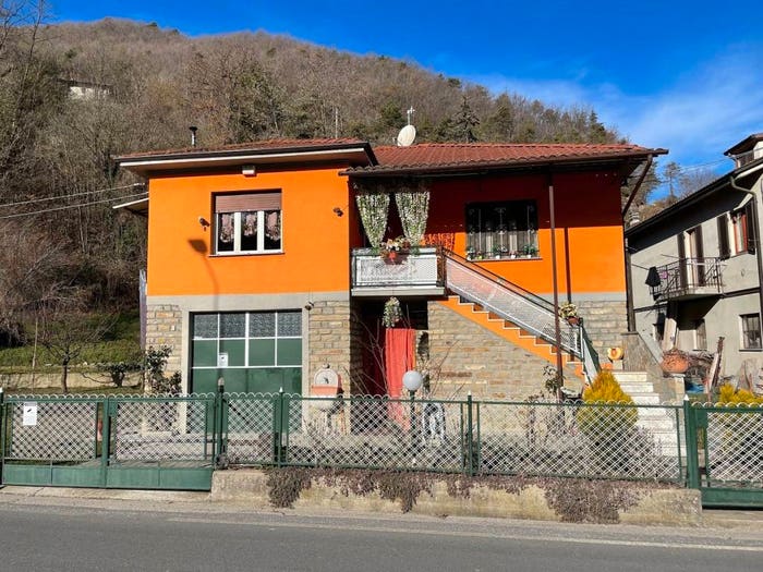 Casa con 6 locali in vendita in Via Roma, Rocchetta Belbo