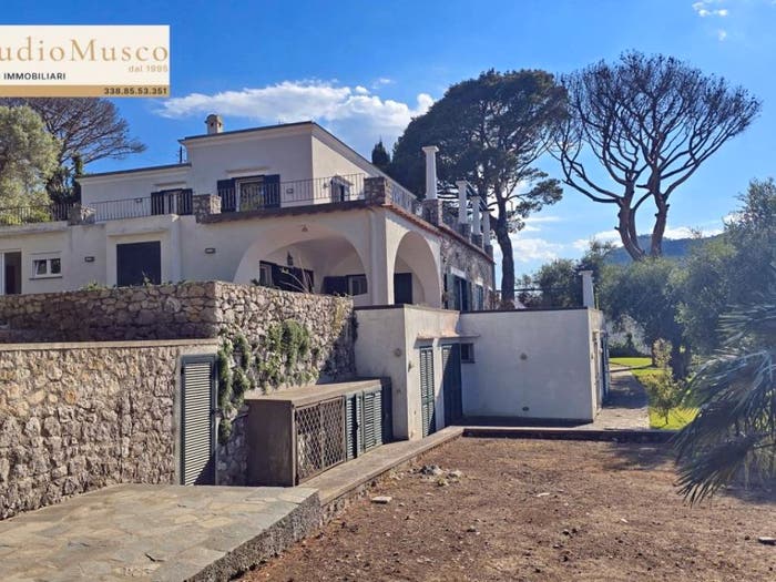 Casa con 6 locali in vendita in via Tiberio, Centro, Capri