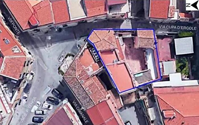 Casa con 6 locali in vendita in Via Cupa d'Ercole, San Leucio Briano, Caserta
