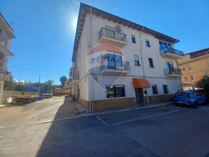 Casa con 8 locali in vendita in Via Zeta, Trappeto