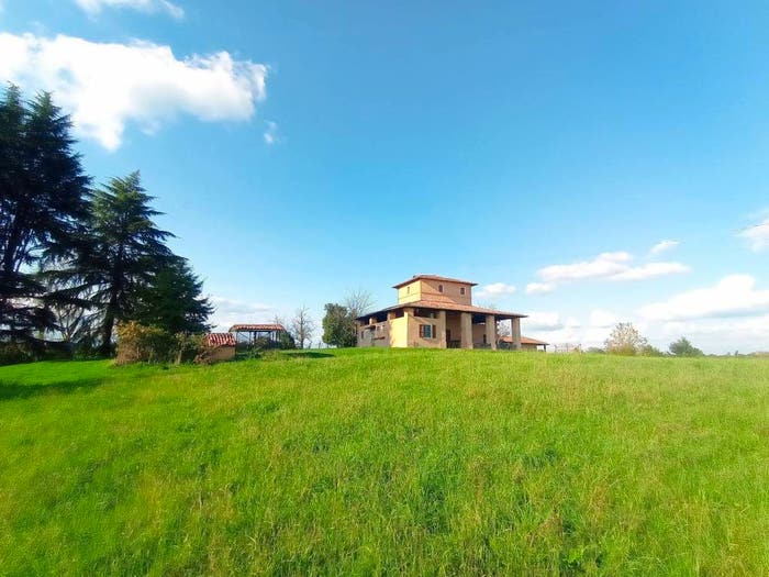Casa con 6 locali in vendita in Oleggio