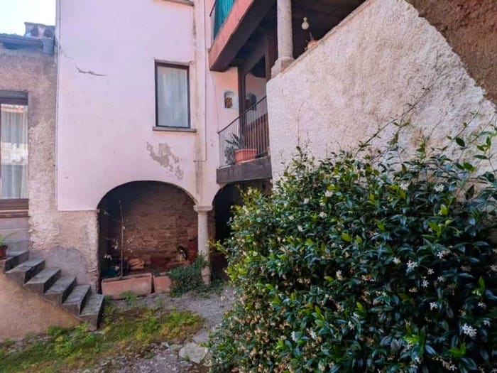 Appartamento trilocale in vendita in Via Volta, Agra