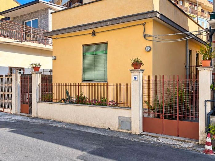 Casa bilocale in vendita in Via Caduti del Lavoro, Centro, Gravina di Catania