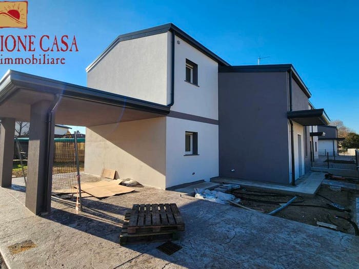 Casa con 6 locali in vendita in via capitello, Centro, Ronchi dei Legionari