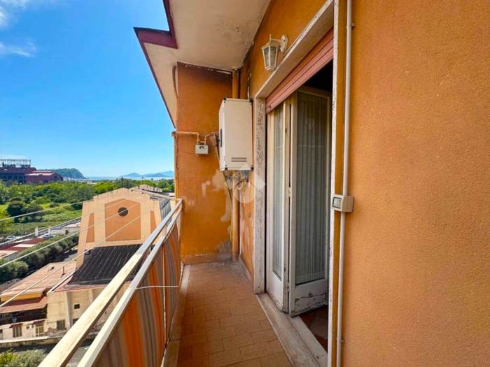 Appartamento trilocale in vendita in Viale cavalleggeri d'aosta, Fuorigrotta, Napoli