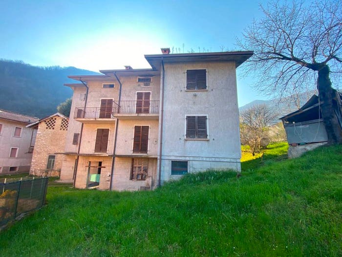 Casa con 6 locali in vendita in Polaveno