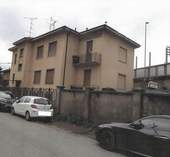 Appartamento trilocale in vendita in Via Arnaldo Fusinato, Cedrate, Gallarate