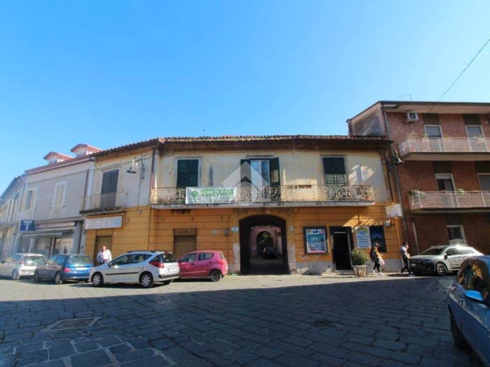Casa con 6 locali in vendita in Piazza Silvagni, Casagiove