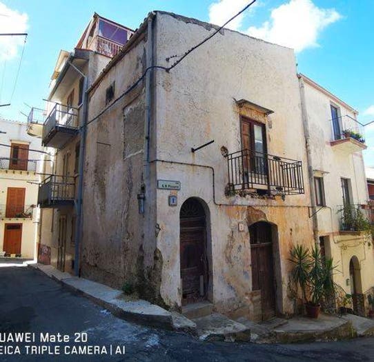 Casa quadrilocale in vendita in Via Giovan Battista Pizzurro, Montelepre