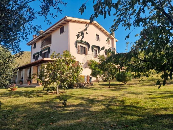 Casa con 6 locali in vendita in Via Carlo Linneo, Canneto, Fara in Sabina