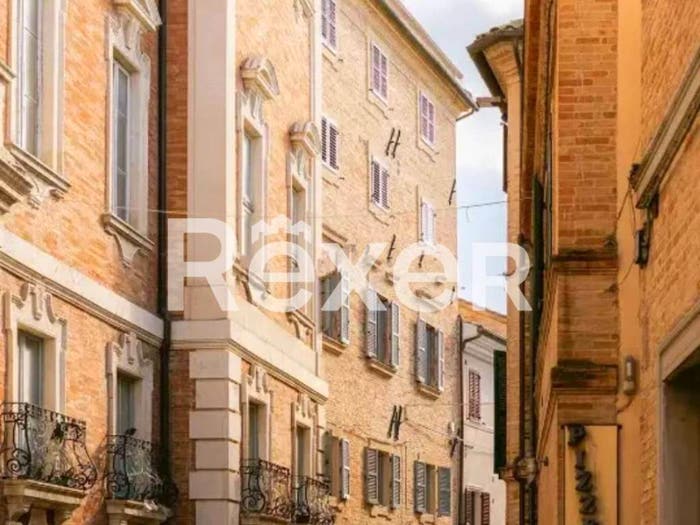 Appartamento con 6 locali in vendita in Via Antonio Calcagni, Centro, Recanati