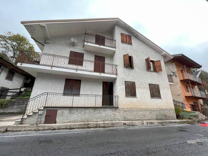 Appartamento trilocale in vendita in Frazione Maddalena Snc, Prazzo