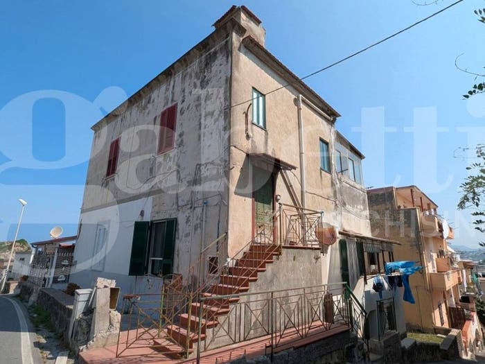 Appartamento trilocale in vendita in Via Torregaveta, Monte di Procida