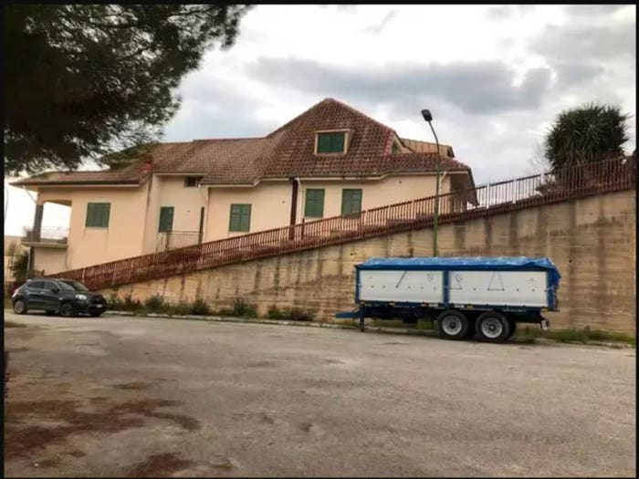 Casa con 6 locali in vendita in Viale Europa, Poggioreale