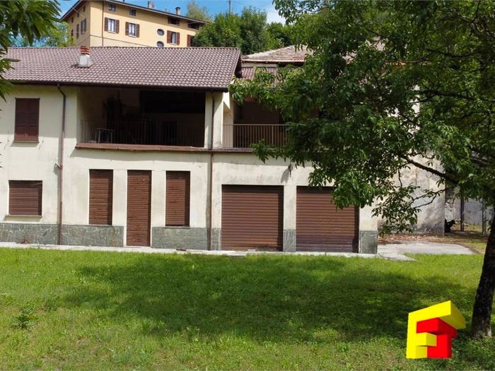 Casa con 6 locali in vendita in VIA CASERE, Maggio, Cremeno