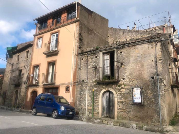 Casa con 6 locali in vendita in Via Nazionale, Novara di Sicilia