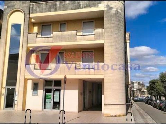Appartamento con 6 locali in vendita in Via Clementina Palma, Maglie