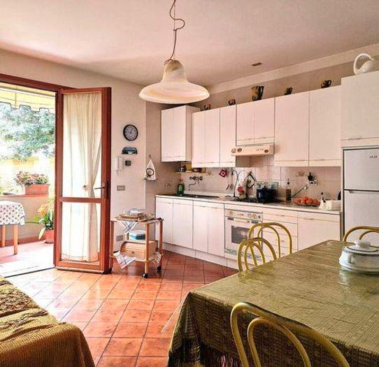 Appartamento trilocale in vendita in Marina di Massa Centro, Massa
