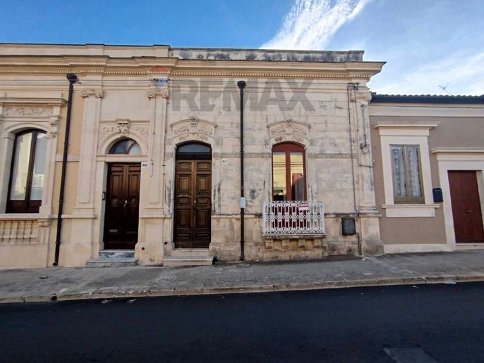 Casa con 5 locali in vendita in Via Vittorio Emanuele III, Canicattini Bagni