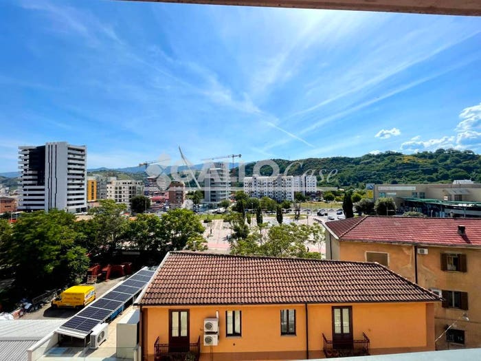 Appartamento quadrilocale in vendita in Via Isonzo, Centro, Cosenza