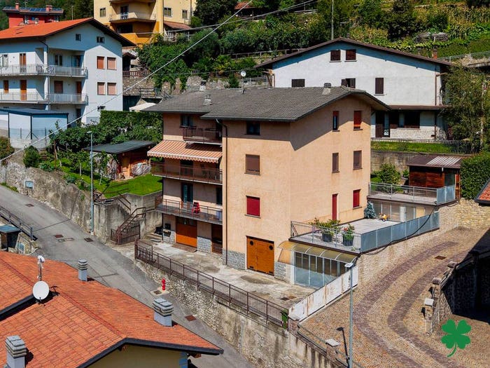 Appartamento quadrilocale in vendita in Via Semida, Cedegolo