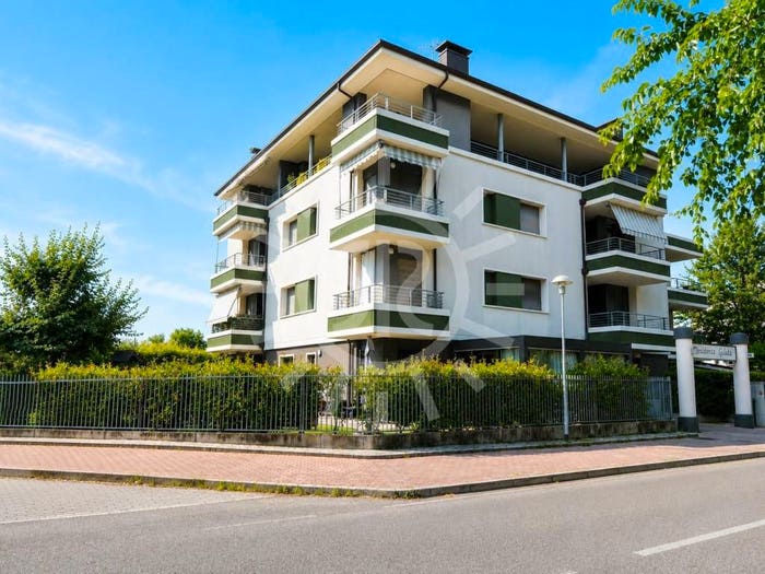 Appartamento con 5 locali in vendita in Madre Teresa di Calcutta, Centro, Ozzano dell'Emilia