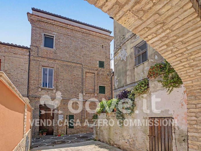 Appartamento quadrilocale in vendita in Via Sacco, Centro, Atri