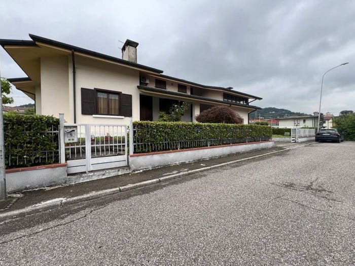 Casa con 6 locali in vendita in Via Sicilia, Centro, Arzignano