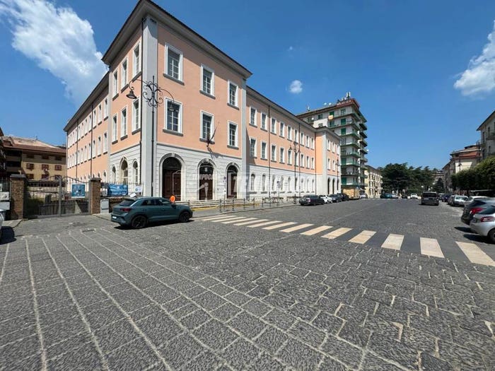 Appartamento quadrilocale in vendita in Via terminio, Centro Storico, Avellino