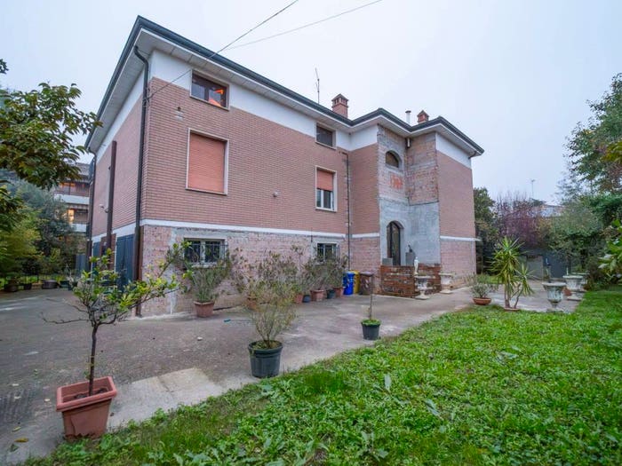 Appartamento con 5 locali in vendita in Strada Battibue, Baganzola Aeroporto, Parma