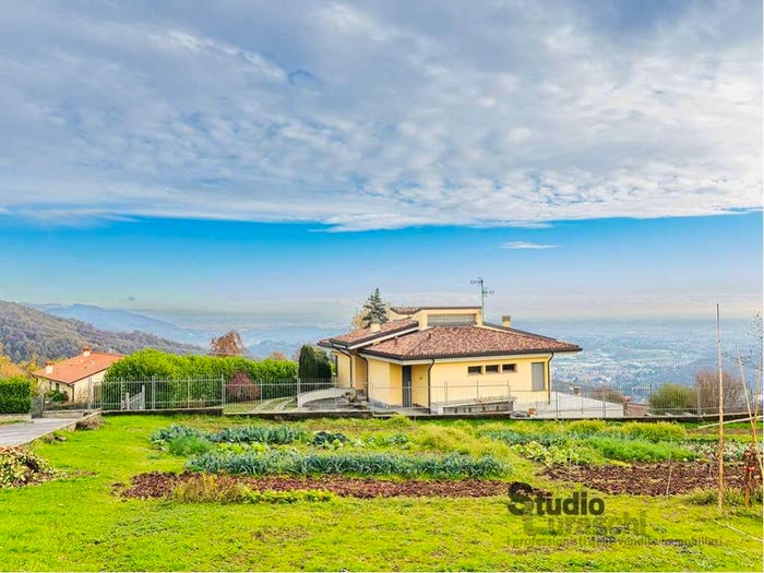 Casa quadrilocale in vendita in Colle Brianza