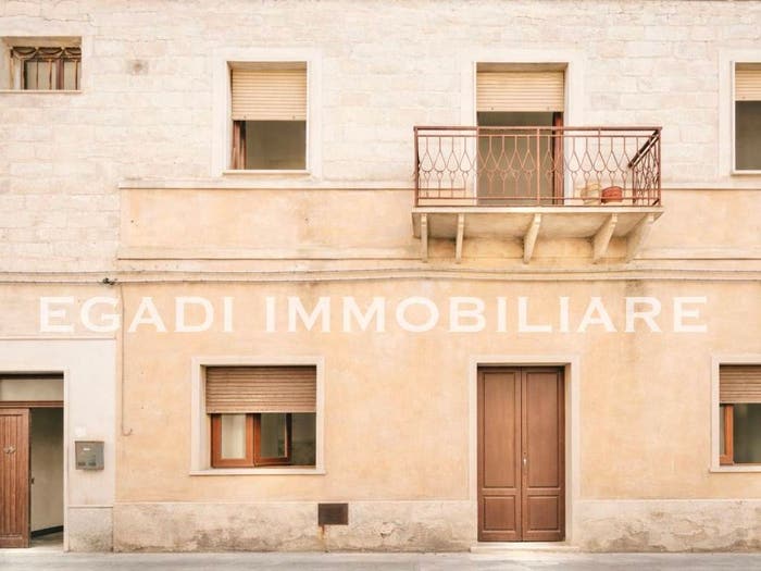 Appartamento con 6 locali in vendita in Via Ugdulena, Centro, Favignana