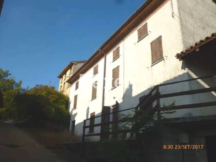 Casa con 6 locali in vendita in LOCALITA' LA CANNAVUZZA, Alta Val Tidone