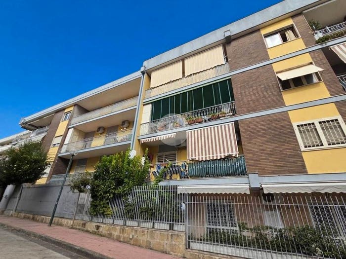 Appartamento quadrilocale in vendita in Viale Colli Aminei, Colli Aminei Capodimonte, Napoli