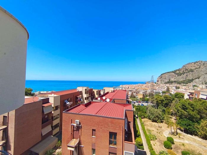 Appartamento quadrilocale in vendita in via Pietragrossa, Centro, Cefalù