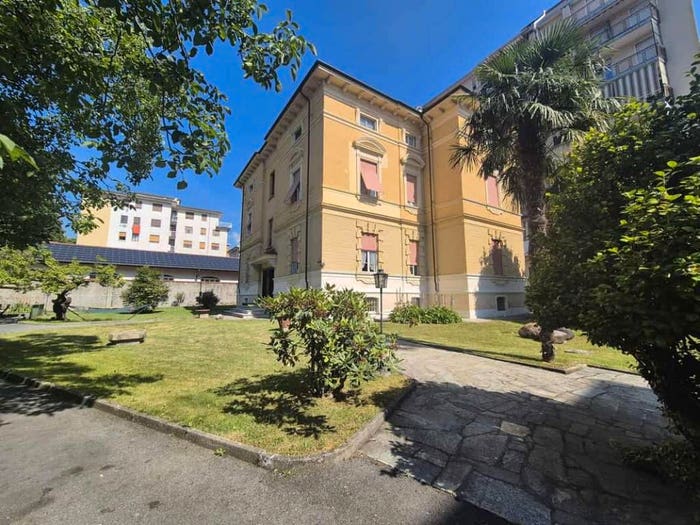 Casa con 6 locali in vendita in Largo Giuseppe Magni, Centro, Borgosesia
