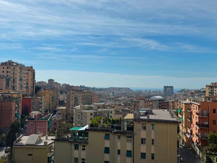 Appartamento trilocale in vendita in Via Aurelio Robino, Marassi, Genova