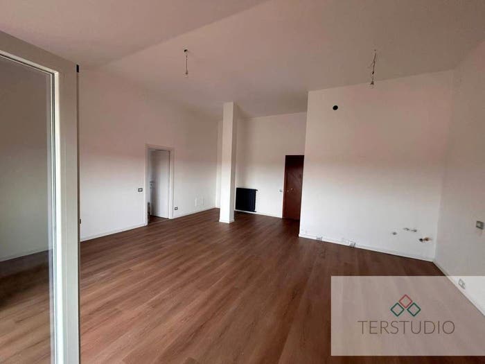 Appartamento trilocale in vendita in Via Raffaello Sanzio, Ambivere