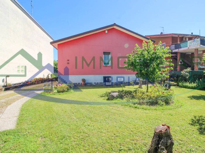 Casa con 5 locali in vendita in Via Monte Rosa, Albizzate