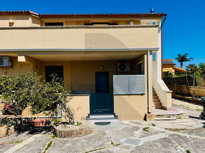 Appartamento trilocale in vendita in Strada Provinciale Augusta Brucoli, Augusta