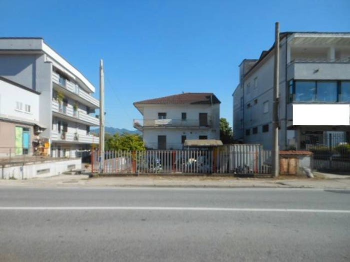 Casa con 6 locali in vendita in Via Montano, Caianello