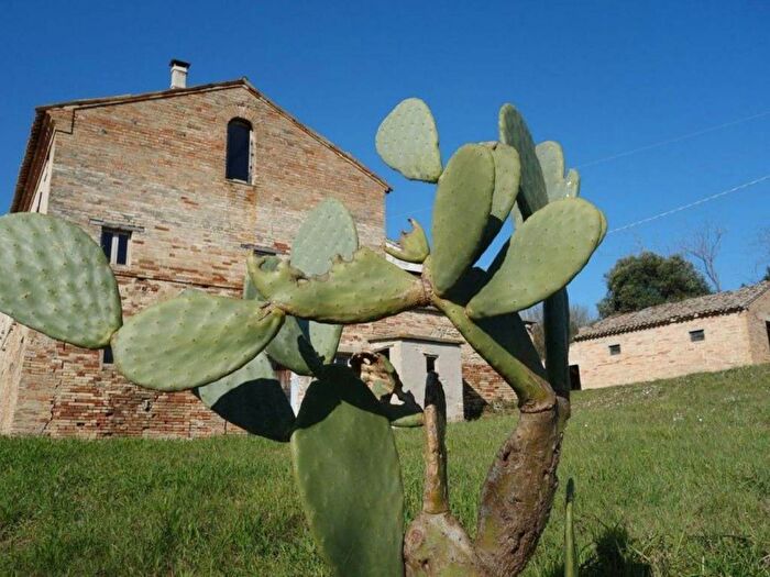 Casa con 6 locali in vendita in Strada Provinciale Fermana Faleriense, Porto San Giorgio