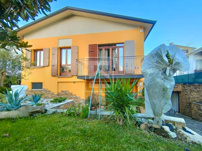 Casa con 6 locali in vendita in via Ragazzo, Roé, Roè Volciano