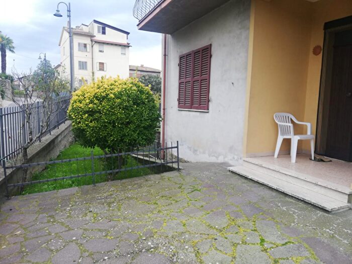 Appartamento trilocale in vendita in Via Porto, Tuoro Sul Trasimeno