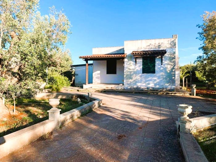 Casa trilocale in vendita in Strada Comunale di Parabita, Centro, Neviano