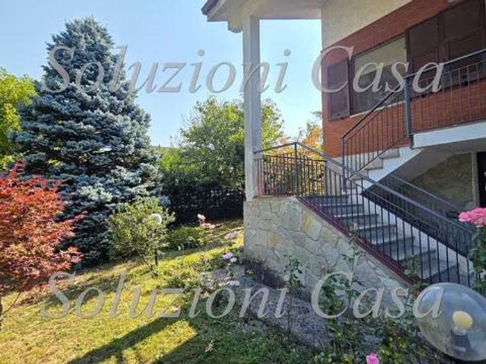 Casa con 6 locali in vendita in Gavi