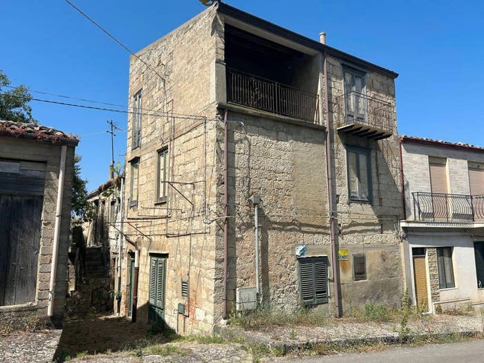 Casa con 6 locali in vendita in Via Rampanti, Centro, Bompietro